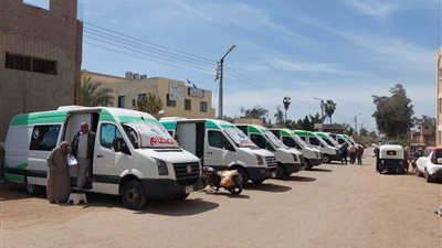 محافظ دمياط: توقيع الكشف على 1263 مواطن في قافلة طبية 