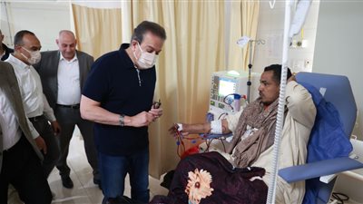 الإقالة أو الاعتذار .. موجة غضب على السوشيال بسبب فيديو وزير الصحة  