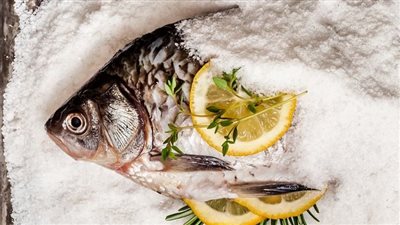 قبل شراؤها اعرفي..  هل الأسماك المملحة مسببة للسرطان؟ دراسة تكشف الحقيقة