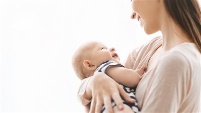 لو أنتي أم جديدة..نصائح للحفاظ على راحة المواليد خلال زيارات عيد الفطر