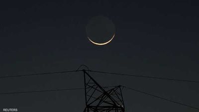 الصيام في بلد والعيد في آخر.. كيف يتعامل المسافر مع اختلاف المطالع؟