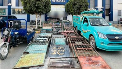ضبط تشكيل عصابي تخصص في سرقة الأبواب الحديدية للمقابر ببني سويف