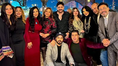 المنتج علي إبراهيم يحتفل مع الفنانين بعرض مسلسلات شارك بها في رمضان