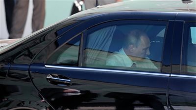 بعد انفجار إحدى سياراته.. هل تعرض بوتين لمحاولة اغتيال؟