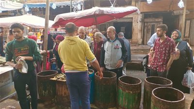 ارتفاع أسعار الأسماك الطازجة والمملحة في أسواق الإسكندرية قبل العيد