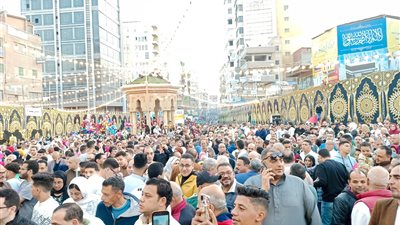 اقبال كبير على ساحة التوبة بدمنهور لأداء صلاة عيد الفطر المبارك