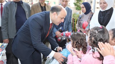 لتقديم التهاني بعيد الفطر.. محافظ كفر الشيخ يزور دار الأمل للأيتام 
