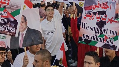 مسيرة حاشدة لتأييد القضية الفلسطينية في الإسماعيلية بعد صلاة عيد الفطر 