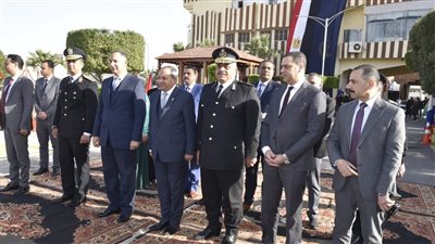 محافظ بورسعيد يقدم التهنئة لضباط وجنود قوات الأمن  في أول أيام عيد الفطر المبارك