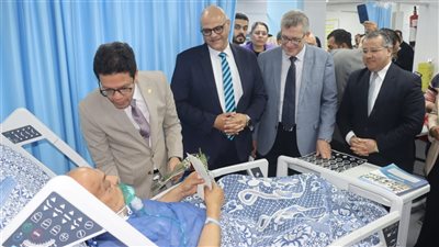 محافظ القليوبية يهنيء الأطقم الطبية والمرضى في أول أيام عيد الفطر