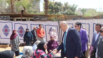 محافظ القليوبية يرسم البهجة على وجوه الأيتام والمسنين ويُقدم لهم التهنئة والهدايا في أول أيام عيد الفطر