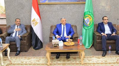 محافظ الإسماعيلية يستقبل المهنئين بعيد الفطر المُبارك بديوان عام المحافظة