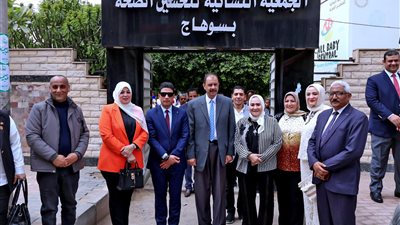 محافظ سوهاج يشارك أطفال 