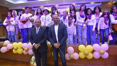 محافظ بورسعيد يستقبل المهنئين بعيد الفطر ويكرم أسر شهداء الجيش والشرطة