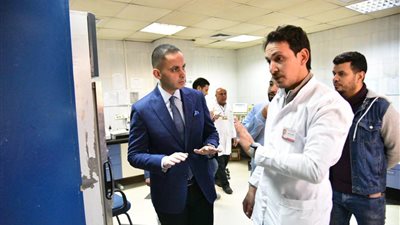 أبرزها الزي ومستوى النظافة.. نائب وزير الصحة يتفقد مستشفى العجمي