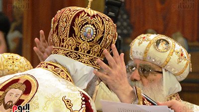 علينا أن نحترم موتانا .. البابا يحتد على الحضور في مراسم دفن الأنبا باخوميوس بسبب الصوت العالي 