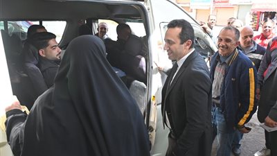 نائب محافظ البحيرة يتفقد سير العمل بمجمع مواقف دمنهور في أول أيام عيد الفطر