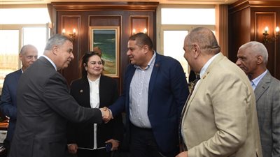 محافظ الإسكندرية يستقبل المهنئين بعيد الفطر المبارك بديوان المحافظة