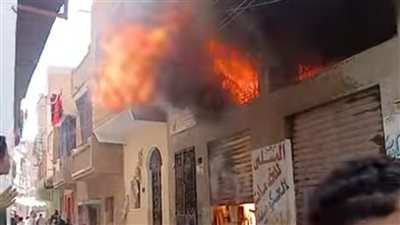 النار ضيعت شقا العمر..  حريق يلتهم محل منجد بقرية طبهار بالفيوم