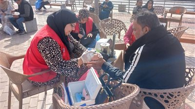 قوافل التأمين الطبي تطوف شوارع وميادين دمياط خلال عيد الفطر