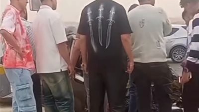 مصرع شاب وتهشم سيارته بيافطة إعلانات على طريق السويس