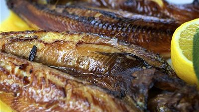 الرنجة والفسيخ في العيد هل تزيد الوزن أم لا؟.. استشاري تغذية تجيب (فيديو)