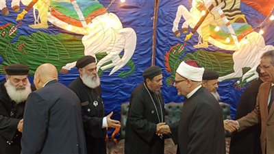 مفتي الجمهورية السابق يؤدي واجب العزاء في نيافة الأنبا باخوميوس ( صور) 