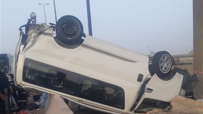 12 مصابًا في انقلاب ميكروباص على الطريق الأوسطى قبل كارتة أكتوبر
