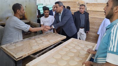 محافظ السويس يتابع عمل المخابز خلال العيد.. ويشدد علي جودة الرغيف 