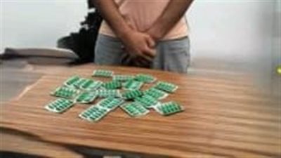 التحقيق مع متهم لحيازته 200 كبسولة ترامادول في ميناء القاهرة الجوي