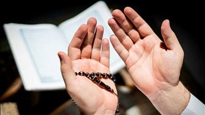 أدعية الكرب الشديد وفك الهموم.. 5 كلمات تجلب الفرج والطمأنينة اغتنمها