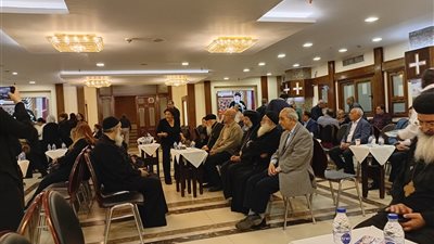 الكنيسة تتلقى العزاء فى رحيل الأنبا باخوميوس والأباء يروون مواقفهم معه