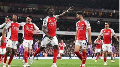 أرسنال يضيق الخناق على ليفربول قبل مواجهة ديربي المرسيسايد