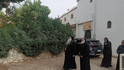 الأنبا تكلا يزور دير الأنبا باخوميوس الشايب بالأقصر|صور
