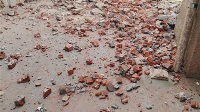 دون خسائر بشرية.. انهيار أجزاء من عقار في مدينة دمياط (صور)