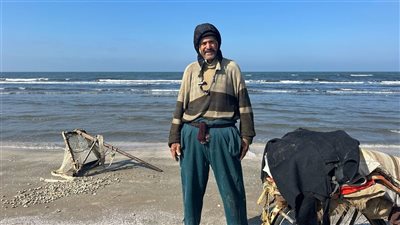 ورث الصبر وحب البحر.. عم محمد نجيب: أعمل في صيد 