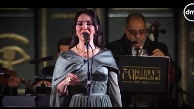 أداء يخطف القلوب.. مي فاروق تتألق بأغنية 