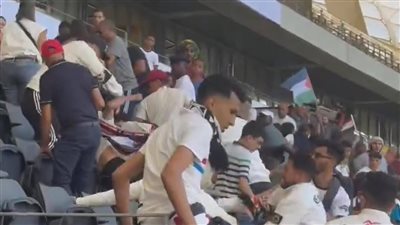 تفاصيل اشتباك مشجعي الزمالك بجنوب إفريقيا مع مدير الكرة في مباراة ستيلينبوش