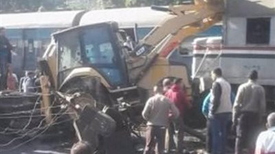 قطار ركاب يصطدم بـ لودر نظافة فى سمنود دون وقوع إصابات