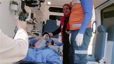 نقل الطفلة إيمان ضحية حادث رشق الحجارة فى قطار المنوفية لمعهد ناصر