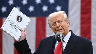 هل بدأت الحرب تجارية؟.. ترامب يفرض رسومًا جمركية .. وأوربا  تتوعد برد انتقامى