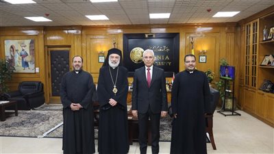 رئيس جامعة المنيا يستقبل ووفد من مطرانية الأقباط الكاثوليك للتهنئة بعيد الفطر المبارك