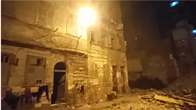 وفاة أم وأطفالها وإصابة الأب.. ننشر أسماء ضحايا حادث انهيار عقار قديم بالإسكندرية