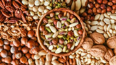 تمر ويميش ومكسرات.. كام طن أكلهم المصريين في رمضان؟.. خاص