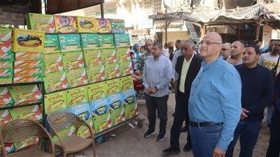 محافظ القليوبية يتفقد سوق الخضار والفاكهة بمدينة شبرا الخيمة ويوجه بخفض الأسعار 
