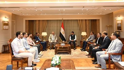 وزير الشباب والرياضة يُكرم منتخب سلاح السيف بعد فوزه بذهبية كأس العالم