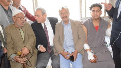 بعد بتر ذراعه.. محافظ الغربية يزور مصاب سيرك طنطا ويوجه بحزمة دعم متكاملة 