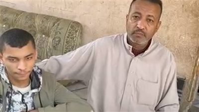 دخل يعمل اللوز خرج مشلول.. والد الطفل حسين يستغيث: ضيعوا مستقبل ابني ومبقتش قادر أصرف على علاجه