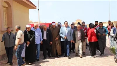 عقب صلاة الجمعة.. نائب محافظ شمال سيناء يستمع لمطالب أهالي مدينة رفح الجديدة