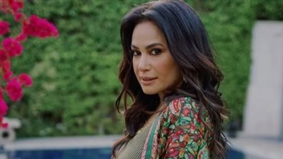 بعد سقطة «النعى» هند صبرى صبرى تعتذر لـ نضال الشافعى .. ما القصة؟ 